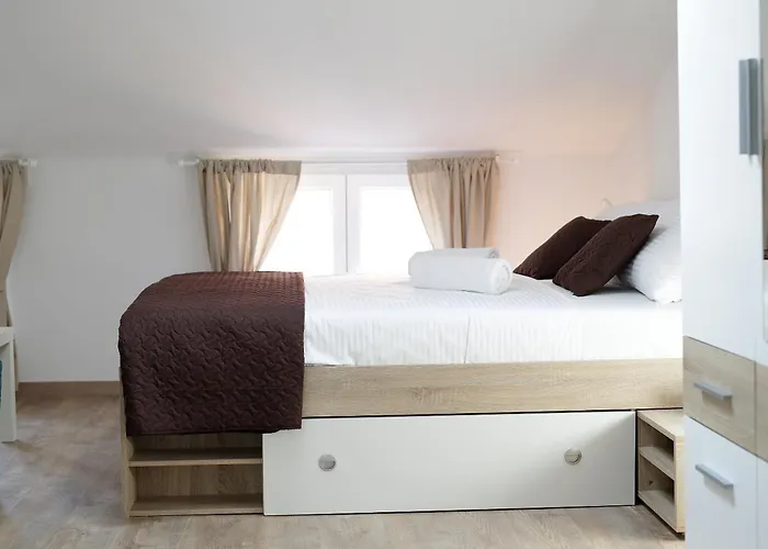 Centrally Located Studio Apartment Seagull